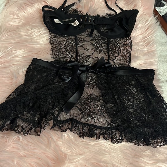 VICTORIA SECRET LINGERIE SIZE SMALL - Picture 4 of 5